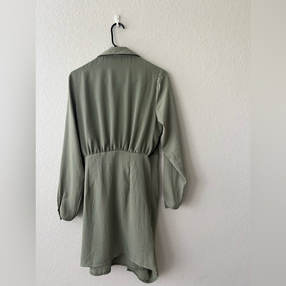 Dress - Picture 6 of 6